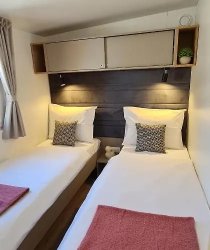 Mobile Luka Biograd Na Moru