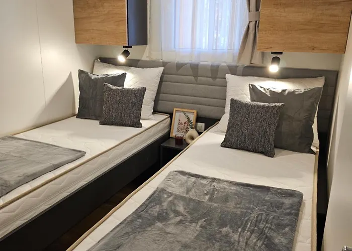 Mobile Luka Биоград-на-Мору