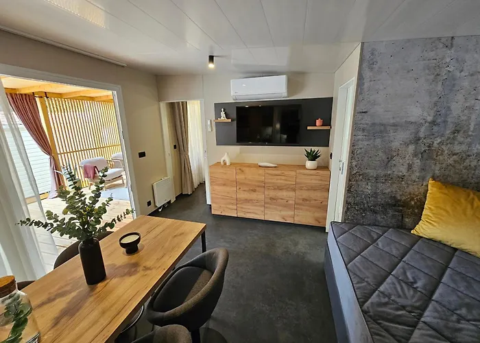 Mobile Luka Кемпинг Биоград-на-Мору