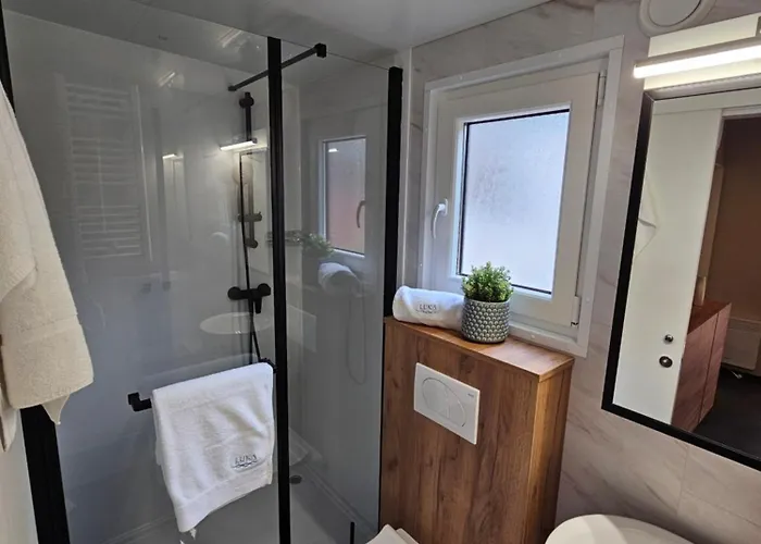 Mobile Luka Биоград-на-Мору