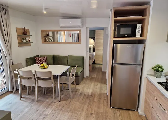 Mobile Luka Biograd Na Moru