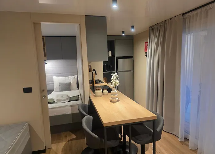 Mobile Luka Biograd Na Moru