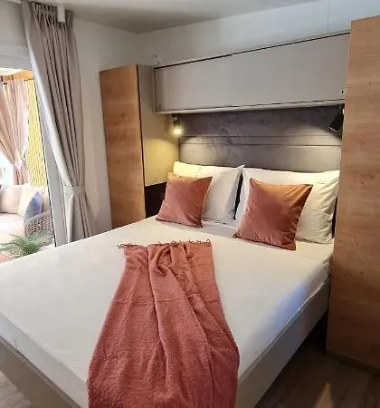 Mobile Luka Biograd Na Moru