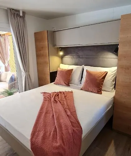 Mobile Luka Biograd Na Moru